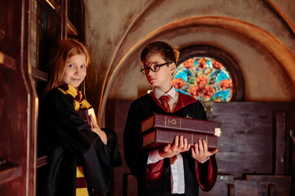Le célèbre uniforme des élèves de Poudlard, dans la saga Harry Potter
